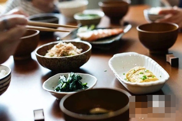 Chỉ với một tờ giấy trắng, bạn sẽ biết mình có nguy cơ đột quỵ không: Dù bận rộn đến đâu cũng nên dành 10 giây để tự kiểm tra-5