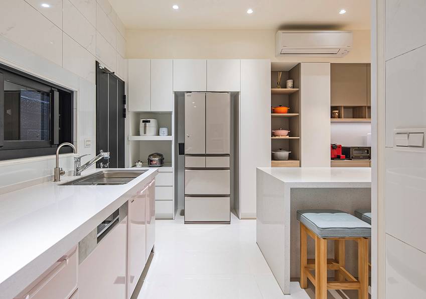 Ngôi nhà lấy ý tưởng thiết kế từ một cái cây lớn với 6 phòng ngủ đơn giản trang nhã, không gian dài, rộng và cao-5