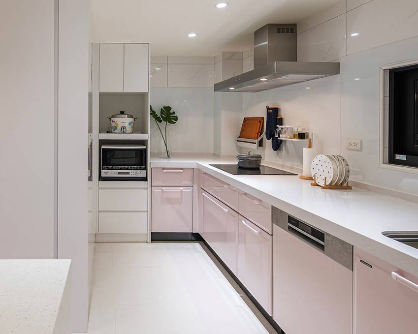 Ngôi nhà lấy ý tưởng thiết kế từ một cái cây lớn với 6 phòng ngủ đơn giản trang nhã, không gian dài, rộng và cao-6