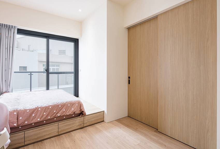 Ngôi nhà lấy ý tưởng thiết kế từ một cái cây lớn với 6 phòng ngủ đơn giản trang nhã, không gian dài, rộng và cao-11