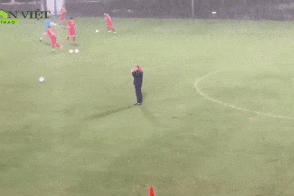 Quê ông Park Hang-seo treo băng rôn mừng chiến tích của tuyển Việt Nam-4