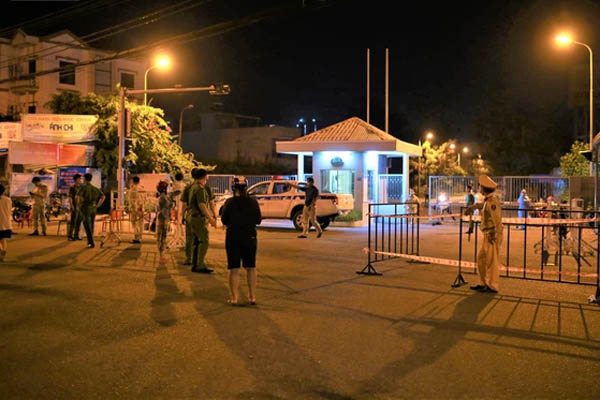 Hà Nội: Truy tìm đối tượng dùng vật nghi súng tấn công người đi đường rồi bỏ chạy-5