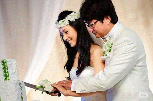 Bi kịch hôn nhân của tỷ phú Trung Quốc: Bỏ vợ cưới nhân tình kém 18 tuổi và cái kết kinh hoàng kết liễu tất cả-3