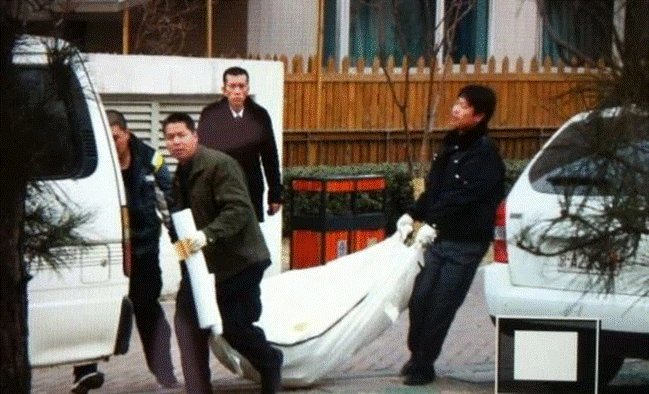 Bi kịch hôn nhân của tỷ phú Trung Quốc: Bỏ vợ cưới nhân tình kém 18 tuổi và cái kết kinh hoàng kết liễu tất cả-6