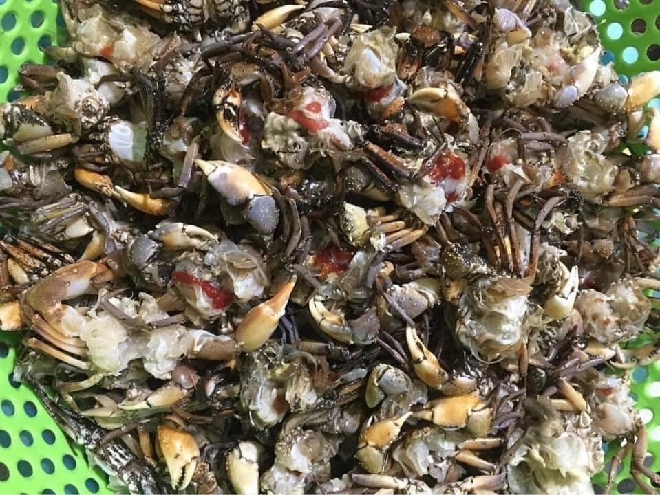 Cua đá, cua đồng xay sẵn đông lạnh bán la liệt, giá rẻ đáng sợ-1