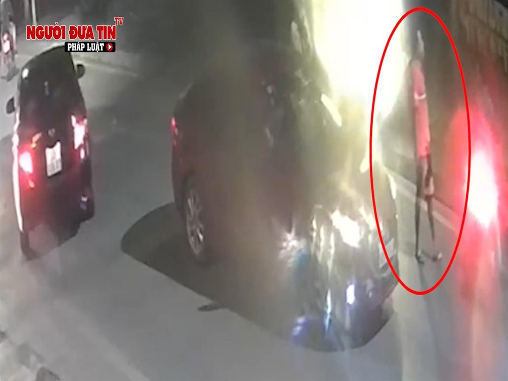 Hà Nội: Truy tìm đối tượng dùng vật nghi súng tấn công người đi đường rồi bỏ chạy-3