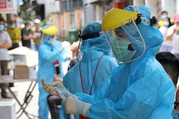 NÓNG: Hà Nội phát hiện 4 ca dương tính SARS-CoV-2, trong đó, 2 người từng âm tính 2 lần-2