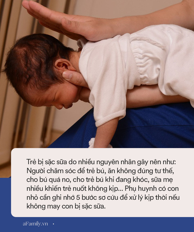 Bé trai đang ngồi chơi bỗng dưng mắt lờ đờ, sữa trào ra từ mũi và miệng, cảnh báo hiện tượng nguy hiểm tính mạng-2