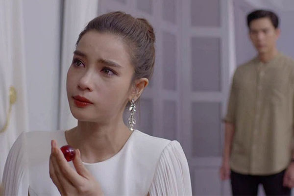 Về nhà, thấy chồng và một cô gái đang điên đảo trên giường, tôi lặng lẽ đóng cửa, đi pha tách trà ngồi đợi họ xong việc-1