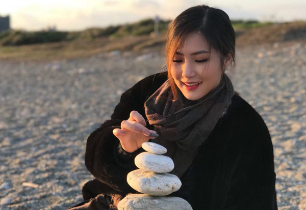 Khóc hết nước mắt khi chia tay fan để sang Mỹ du học, Hương Tràm giờ ra sao?-4