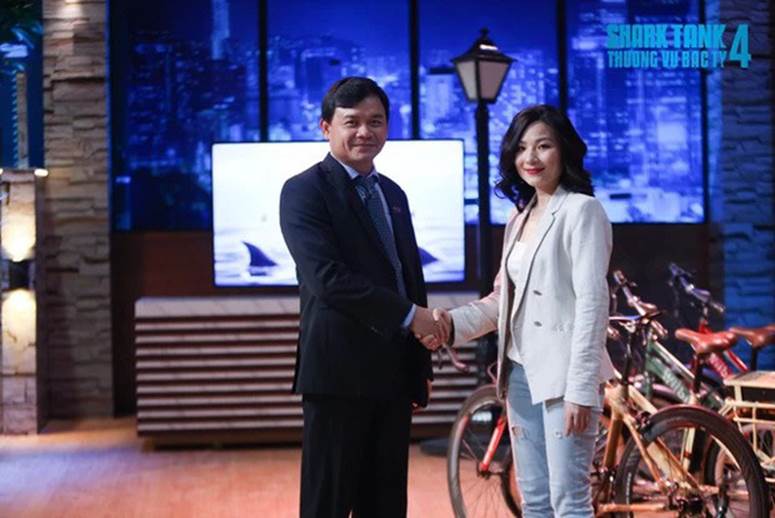 Giữa bão tranh cãi của netizen, nữ CEO xinh đẹp được Shark Phú rót vốn đang làm gì?-1