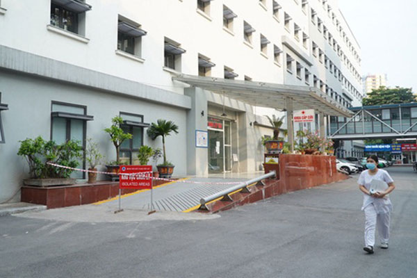 Đôi vợ chồng ở quận Thanh Xuân vào khám không khai báo dịch tễ từng đi Đà Nẵng, BV Hữu Nghị phong tỏa khoa Cấp cứu-2