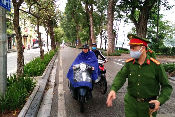 Chủ tịch Hà Nội: Hỏa tốc tăng cường phòng chống COVID-19 trước mối nguy cơ cao lây nhiễm trong cộng đồng-2