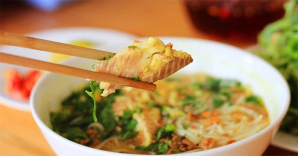 Các gia đình cần bỏ ngay sai lầm này khi ăn bún phở buổi sáng vì có thể làm hại thận, hại dạ dày-3