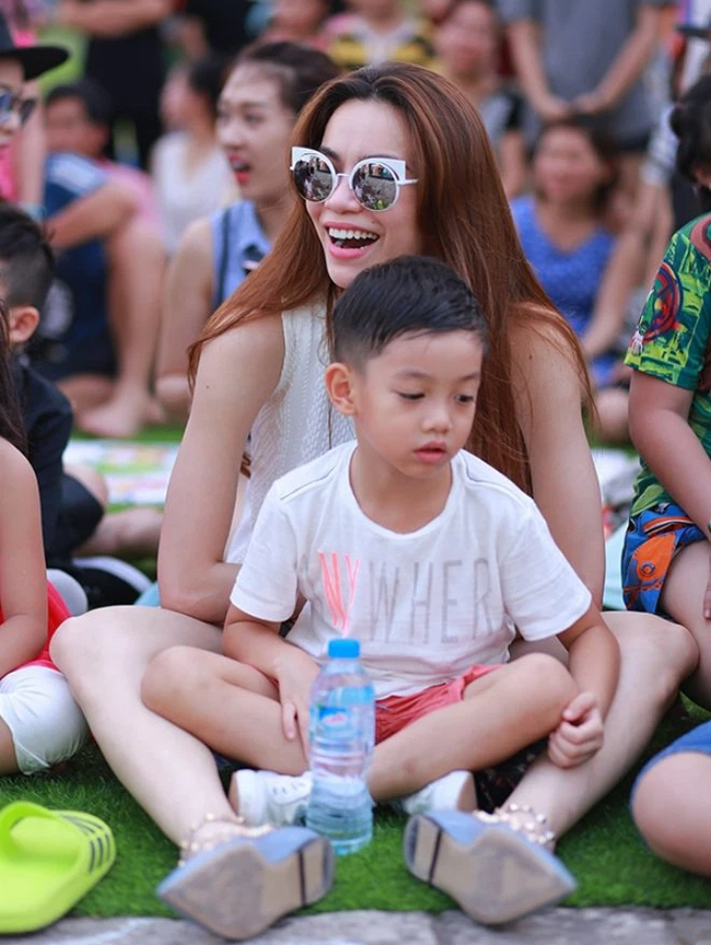 Khổ như Hồ Ngọc Hà: Đẻ con lần nào là dân tình chê xấu lần ấy, nghe cô đáp trả mới thấy cách nuôi dạy con không phải dạng vừa-2