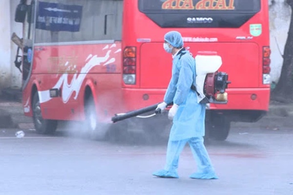 Cụ bà 79 tuổi mắc COVID-19, con trai và cháu nội cũng mắc bệnh-1