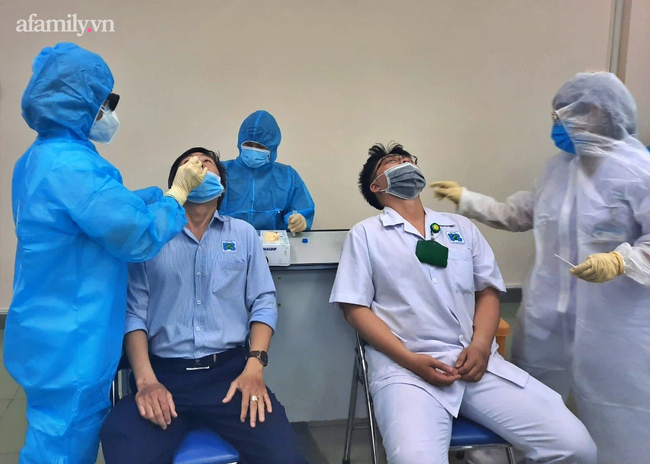 NÓNG: TP.HCM đang lấy mẫu xét nghiệm COVID-19 toàn bộ bệnh nhân nội trú và nhân viên y tế trực đêm 12/5-3