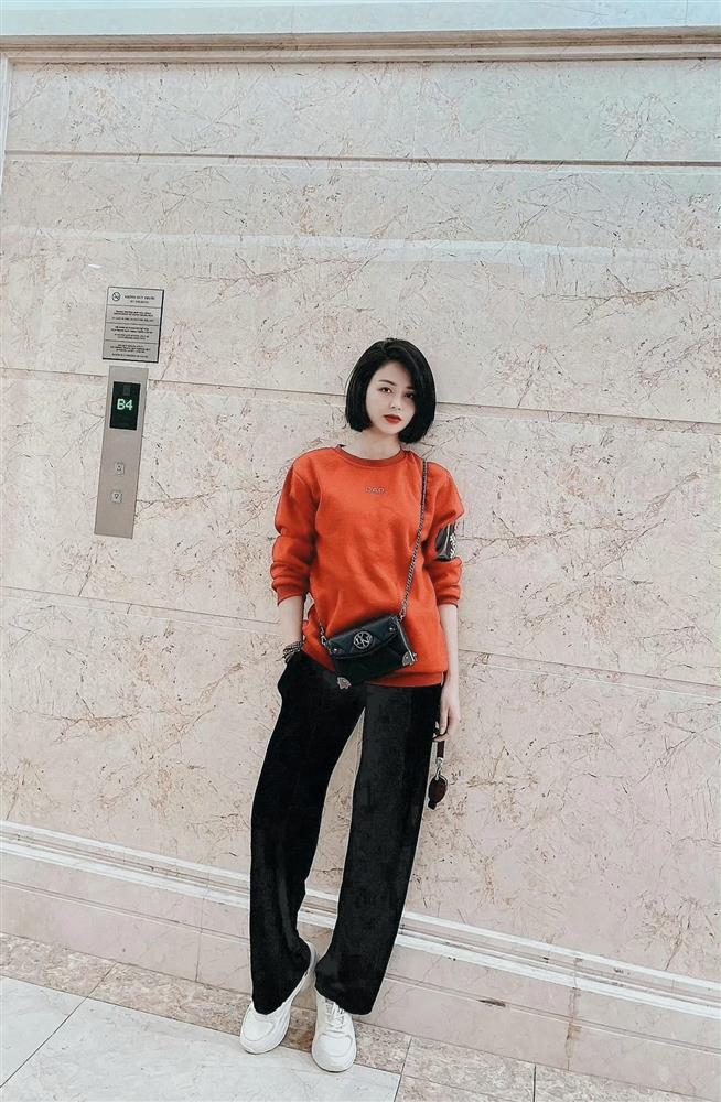 Minh hung hãn của Hướng Dương Ngược Nắng: Lên phim kín đáo quê mùa là thế, ngoài đời ăn diện sang chảnh sexy tột cùng-19