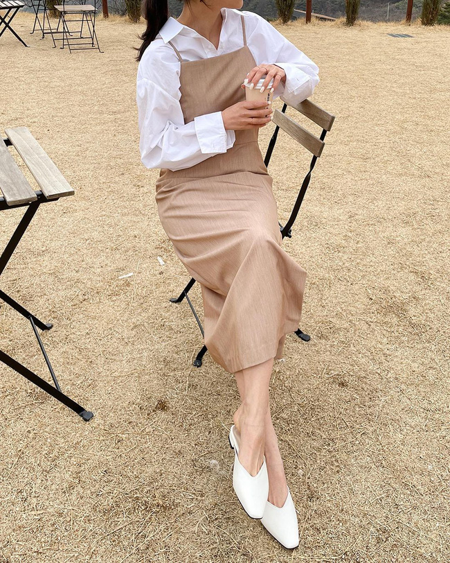 Để diện váy hai dây xịn đẹp level cao nhất, chị em hãy ngắm 12 set đồ này của gái Hàn-11