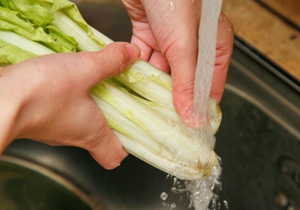 Các chuyên gia vạch trần 3 sai lầm phổ biến nhất khi rửa rau, dùng nước vo gạo là mẹo không nên thử nhất-6