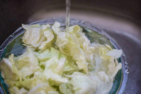 Các chuyên gia vạch trần 3 sai lầm phổ biến nhất khi rửa rau, dùng nước vo gạo là mẹo không nên thử nhất-2