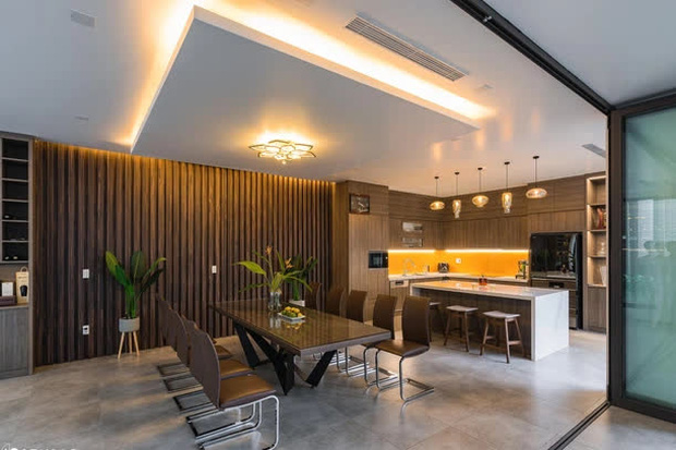 Căn nhà 4 tầng nổi bật ở cuối ngõ, thiết kế táo bạo với ban công hình phễu-11