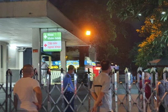 Hà Nội: Người đàn ông rơi từ tầng 5 Bệnh viện Việt Đức tử vong