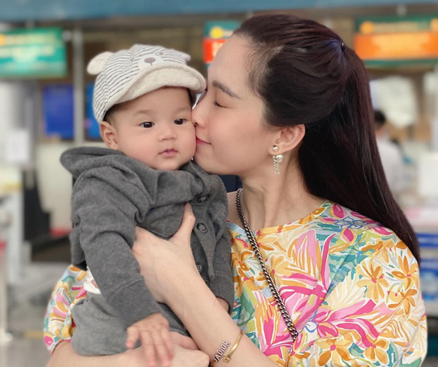 Hiếm lắm Đặng Thu Thảo mới khoe ảnh quý tử: Gần 1 tuổi đã trộm vía bảnh như soái ca nhí, lộ đặc điểm giống hệt chị gái-3