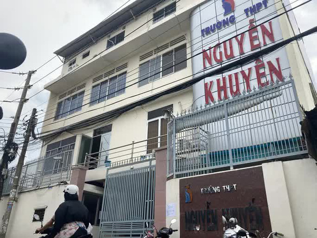 Hiệu phó trường chính thức lên tiếng vụ nữ sinh bị đuổi học vì xăm hình lên ngực-1