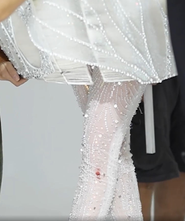 Fan lo lắng vì Khánh Vân tiết lộ gặp chấn thương khi mặc trang phục dân tộc trước bán kết Miss Universe 2020-2