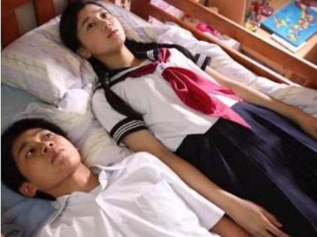 Phát hiện con gái 14 tuổi yêu sớm nhưng ông bố không mắng một lời còn đưa con đi mua sắm, qua hôm sau cô bé tự động chia tay-2