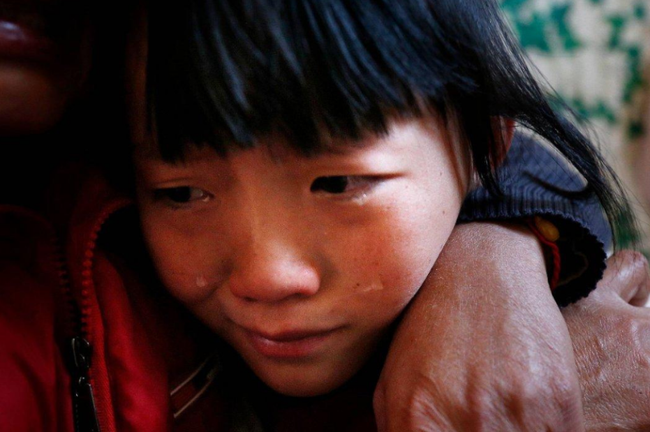 Phát hiện con gái 14 tuổi yêu sớm nhưng ông bố không mắng một lời còn đưa con đi mua sắm, qua hôm sau cô bé tự động chia tay-3