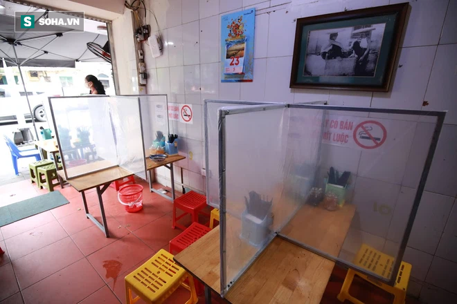 Kiếm chục triệu/ngày nhờ cắt tấm mica làm vách ngăn trong suốt, bán đắt hàng không tưởng-7