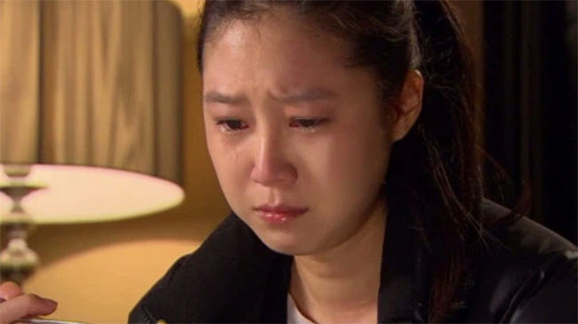 Mẹ chồng giàu mà keo” ngược đãi con dâu bằng món ăn nhạt thếch, vô vị, tình cờ một lần cầm nhầm bát của bà, tôi nghẹn ngào khóc ngay khi vừa cắn một miếng-1