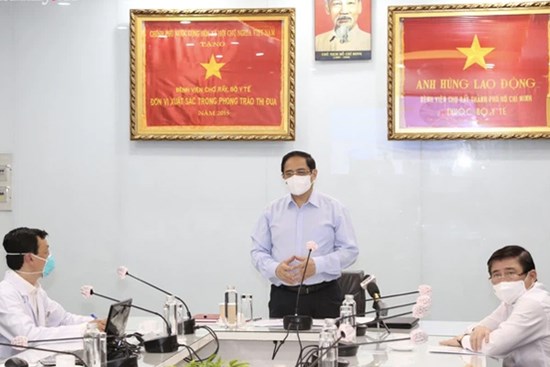 Thủ tướng tức tốc vào TP.HCM kiểm tra Bệnh viện Chợ Rẫy, cảnh báo tư tưởng lơ là mất cảnh giác trong chống dịch COVID-19