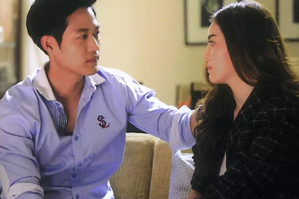 Tái hôn, chồng mang thiệp tới mời vợ cũ nhưng vừa thấy cô, anh nhanh chóng về hủy cưới gấp bởi sự thật đắng lòng 5 năm trước-1