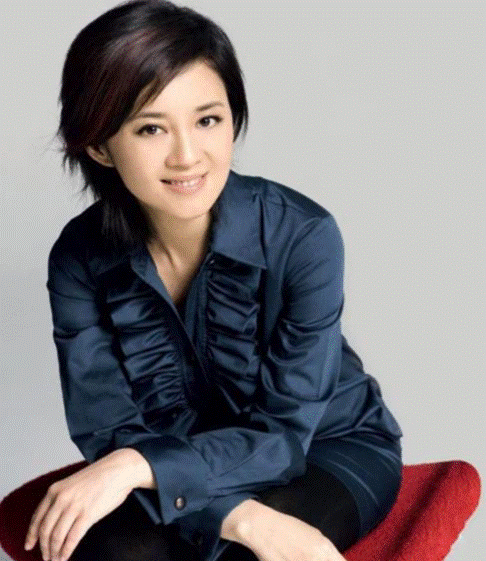 Tỷ phú phải lòng nữ MC xinh đẹp bỏ cả 15 triệu đô để vợ đồng ý ly hôn và đám cưới kì lạ sau đó-2