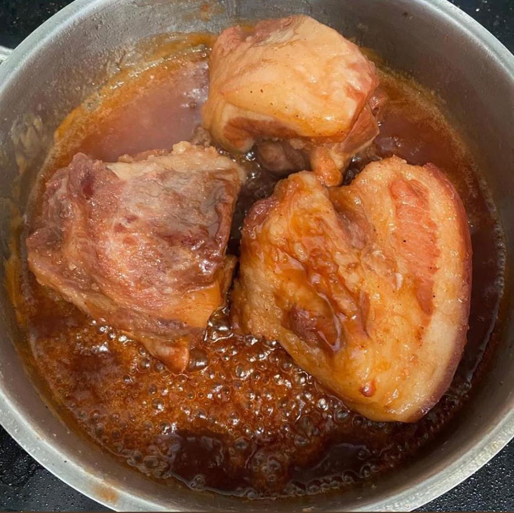 Vừa lặng lẽ xóa tin bài về tiền ảo, Kiều Minh Tuấn khoe nhẹ món thịt xá xíu và hủ tiếu tự làm hấp dẫn như ngoài hàng-2