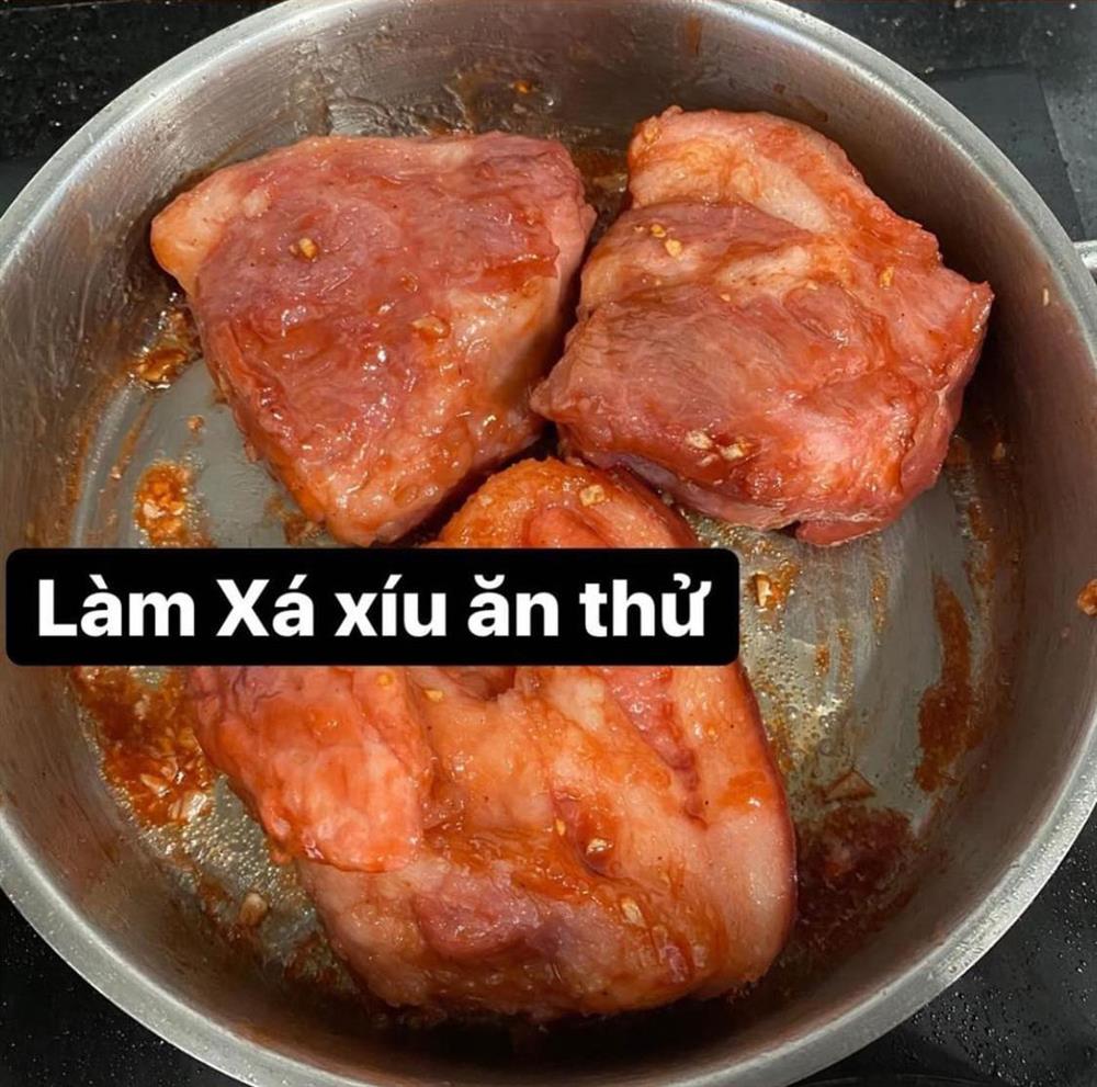 Vừa lặng lẽ xóa tin bài về tiền ảo, Kiều Minh Tuấn khoe nhẹ món thịt xá xíu và hủ tiếu tự làm hấp dẫn như ngoài hàng-3