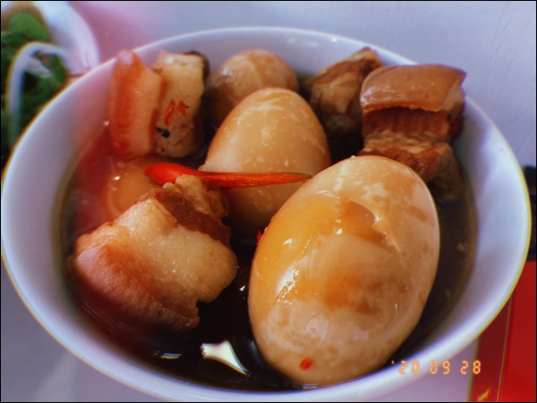 Vừa lặng lẽ xóa tin bài về tiền ảo, Kiều Minh Tuấn khoe nhẹ món thịt xá xíu và hủ tiếu tự làm hấp dẫn như ngoài hàng-7