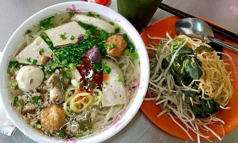 Quán bún mọc hơn 40 năm ngày bán 600 bát hút khách nhờ đâu?-3