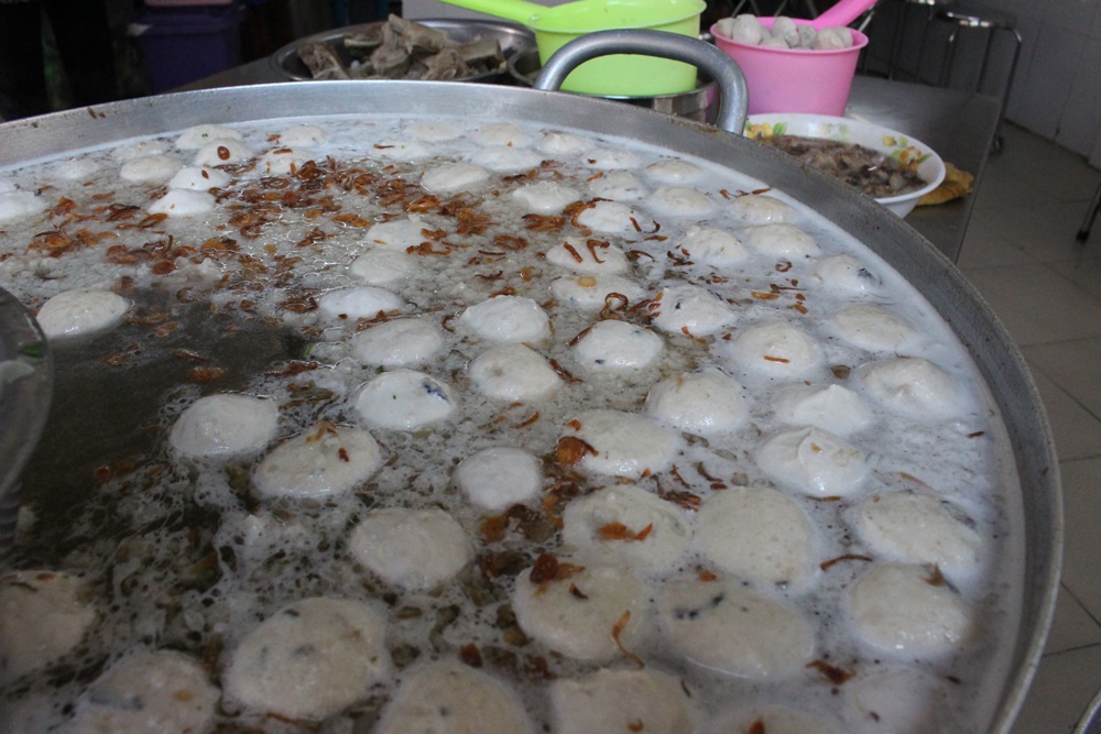 Quán bún mọc hơn 40 năm ngày bán 600 bát hút khách nhờ đâu?-4