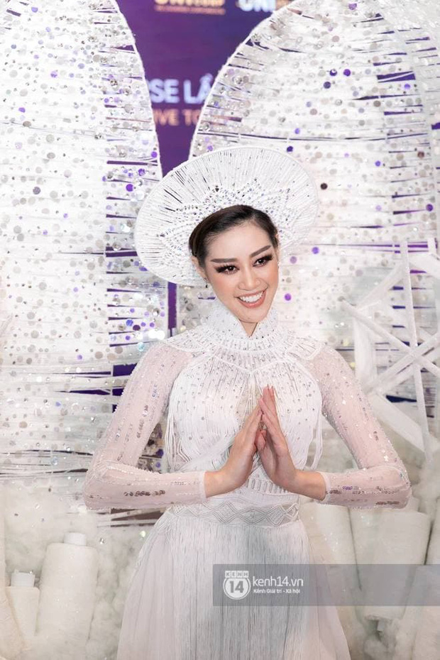 Trình diễn đỉnh cao, Khánh Vân lọt top 6 trang phục dân tộc yêu thích của Miss Universe 2018 Catriona Gray-5