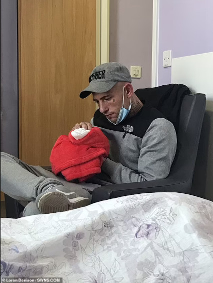 Uống thuốc phá thai lúc bầu 18 tuần, mẹ bất ngờ khi thai vẫn còn sống, nhìn con chào đời mà tột cùng hối hận-2