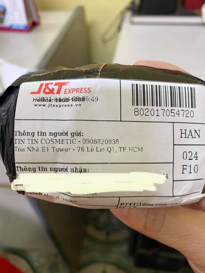 Đặt mua giày online, khách tá hỏa vì nhận được đôi vớ-3