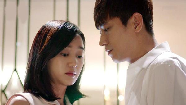 Bước chân lên cầu thang khu tập thể nhà bạn trai, một người đàn ông đã ôm chặt tôi từ phía sau, diễn biến tiếp đó thật quá sức tưởng tượng-2