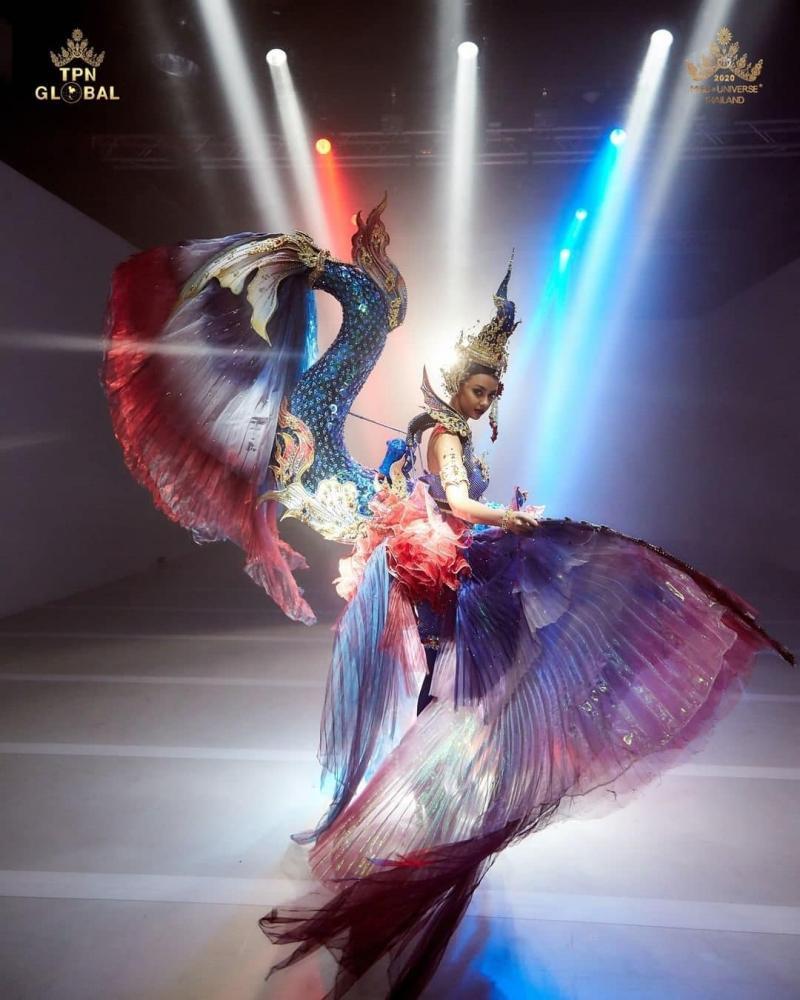 Top 10 trang phục dân tộc xuất sắc nhất ở Miss Universe-2