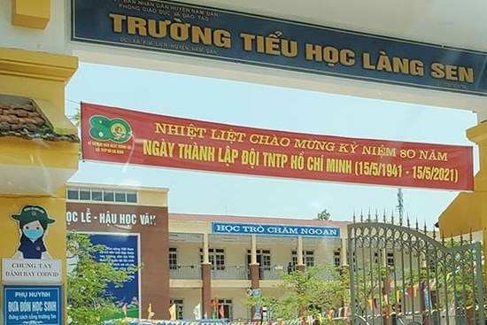 Học sinh lớp 3 bị mẹ của bạn đến tận nhà tát vào mặt