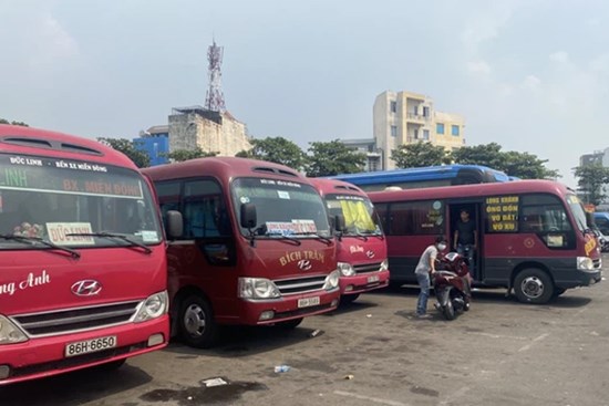 KHẨN: TP.HCM yêu cầu xe khách, taxi không dừng và đón trả khách tại vùng có dịch từ 0h ngày 15/5