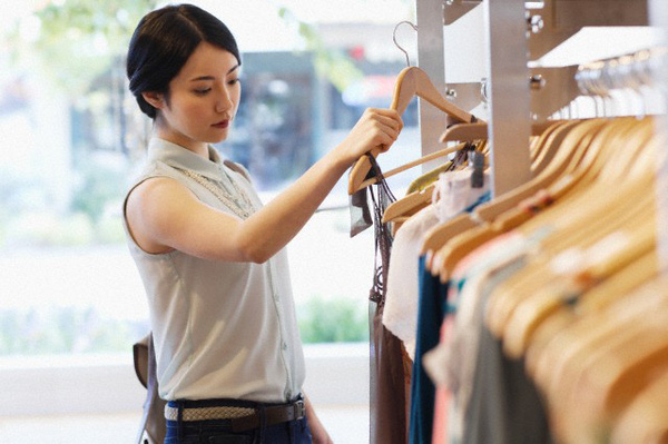 Một ngày trước đính hôn, đưa mẹ chồng tương lai đi mua sắm, nghe lời bà nói với nhân viên bán hàng, tôi hủy đám cưới-2